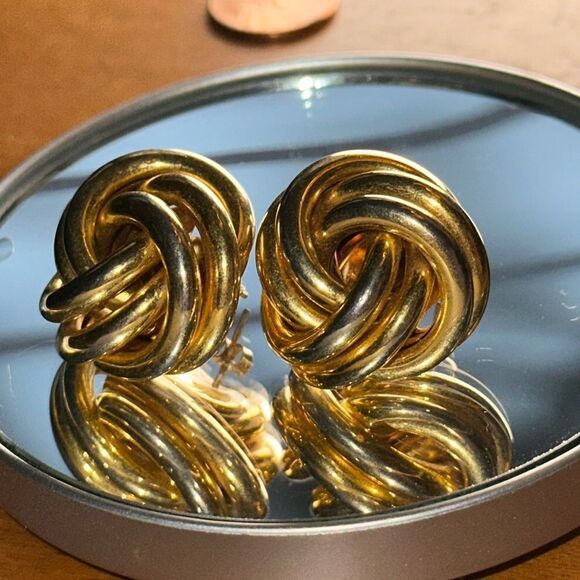 Vintage large interlocking gold knot post earrings - Picture 1 of 4